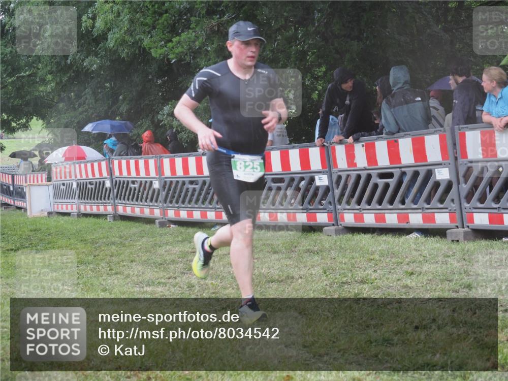 21.06.2025 - 27. Vierlanden-Triathlon KatJ http://msf.ph/oto/8034542 15.06.2025 13:49:10 Ziel 231, 825, 924, 1162 meine-sportfotos.de