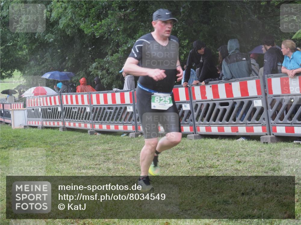 21.06.2025 - 27. Vierlanden-Triathlon KatJ http://msf.ph/oto/8034549 15.06.2025 13:49:10 Ziel 231, 825, 924, 1162 meine-sportfotos.de