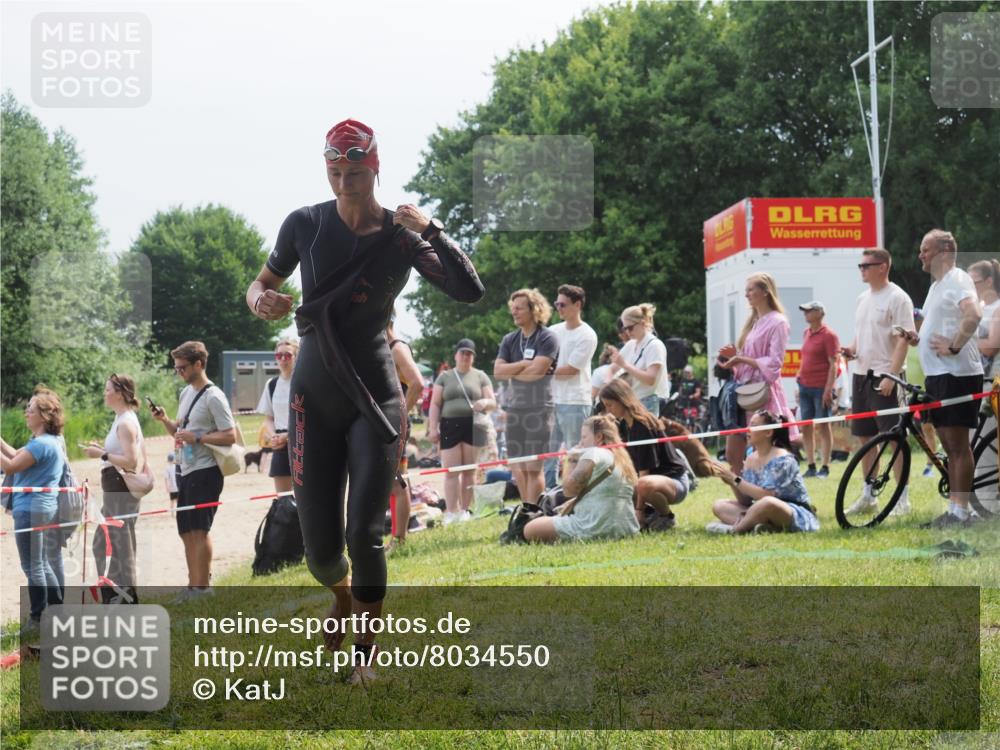 15.06.2025 - 27. Vierlanden-Triathlon KatJ http://msf.ph/oto/8034550 15.06.2025 11:18:35 Schwimmen 909, 912, 970 meine-sportfotos.de