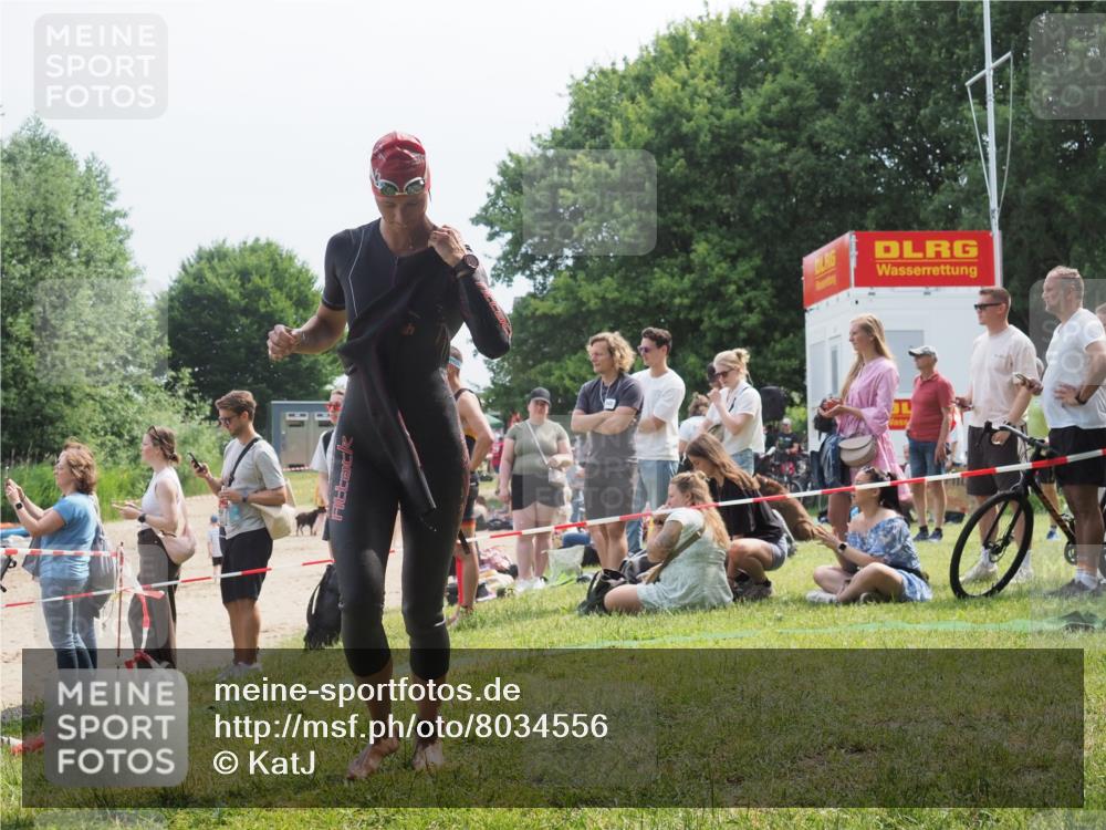 15.06.2025 - 27. Vierlanden-Triathlon KatJ http://msf.ph/oto/8034556 15.06.2025 11:18:35 Schwimmen 909, 912, 970 meine-sportfotos.de
