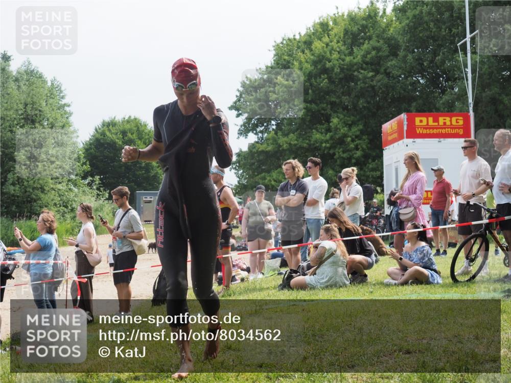 15.06.2025 - 27. Vierlanden-Triathlon KatJ http://msf.ph/oto/8034562 15.06.2025 11:18:36 Schwimmen 909, 912, 925, 970 meine-sportfotos.de