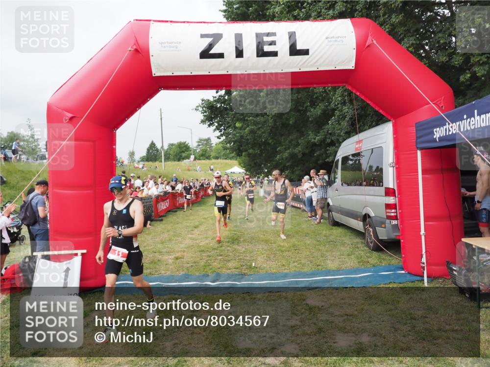 21.06.2025 - 27. Vierlanden-Triathlon MichiJ http://msf.ph/oto/8034567 15.06.2026 12:58:30 Ziel 3, 11, 1034, 1035, 1036, 1037 meine-sportfotos.de