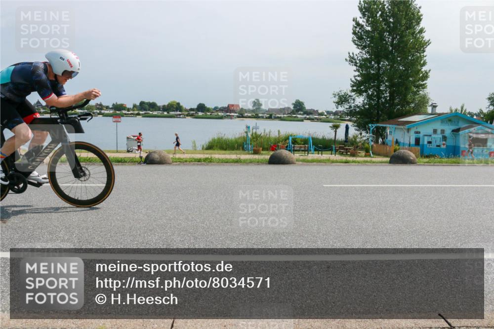 15.06.2025 - 27. Vierlanden-Triathlon H.Heesch http://msf.ph/oto/8034571 15.06.2025 11:42:33 Radfahren 48, 751, 762, 859 meine-sportfotos.de