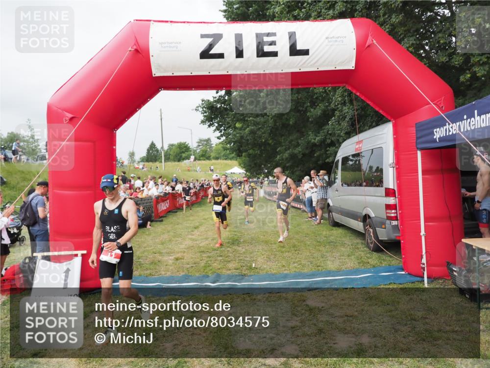 21.06.2025 - 27. Vierlanden-Triathlon MichiJ http://msf.ph/oto/8034575 15.06.2026 12:58:30 Ziel 3, 11, 1034, 1035, 1036, 1037 meine-sportfotos.de