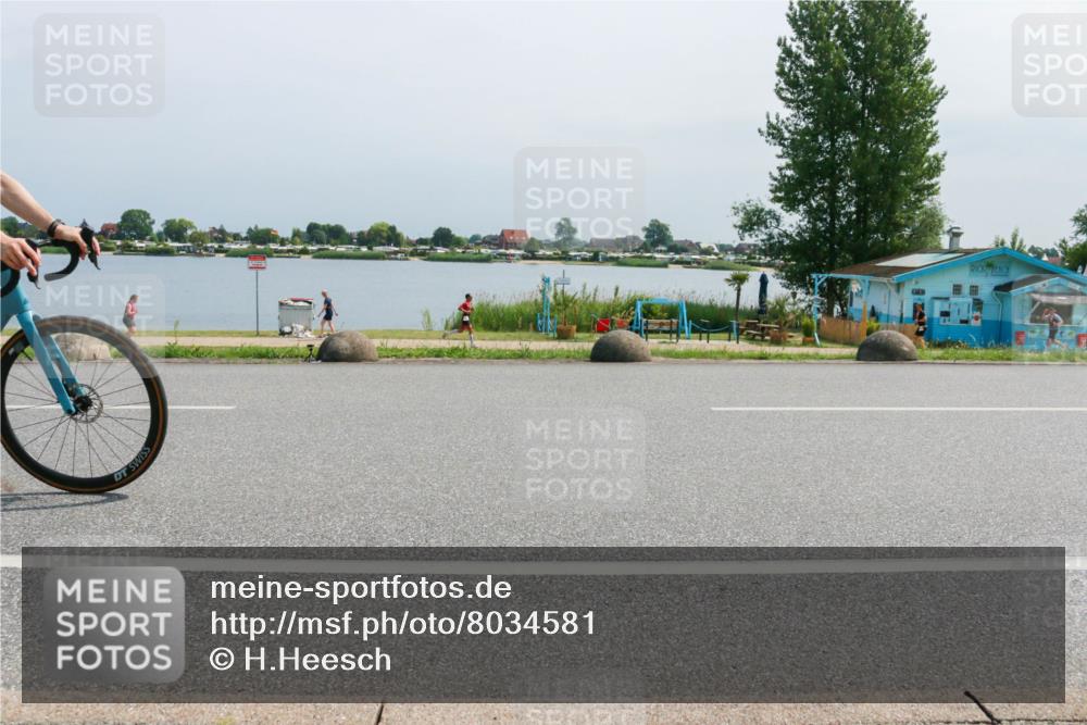 21.06.2025 - 27. Vierlanden-Triathlon H.Heesch http://msf.ph/oto/8034581 15.06.2025 11:42:35 Radfahren 762, 859 meine-sportfotos.de