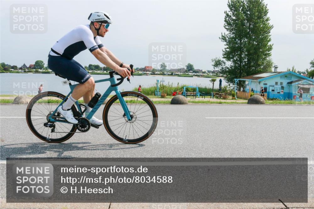 21.06.2025 - 27. Vierlanden-Triathlon H.Heesch http://msf.ph/oto/8034588 15.06.2025 11:42:35 Radfahren 762, 859 meine-sportfotos.de