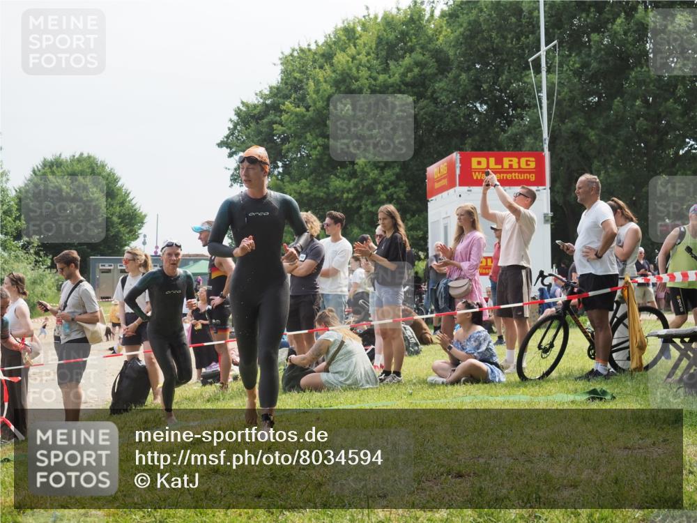 15.06.2025 - 27. Vierlanden-Triathlon KatJ http://msf.ph/oto/8034594 15.06.2025 11:18:43 Schwimmen 909, 912, 925, 939 meine-sportfotos.de