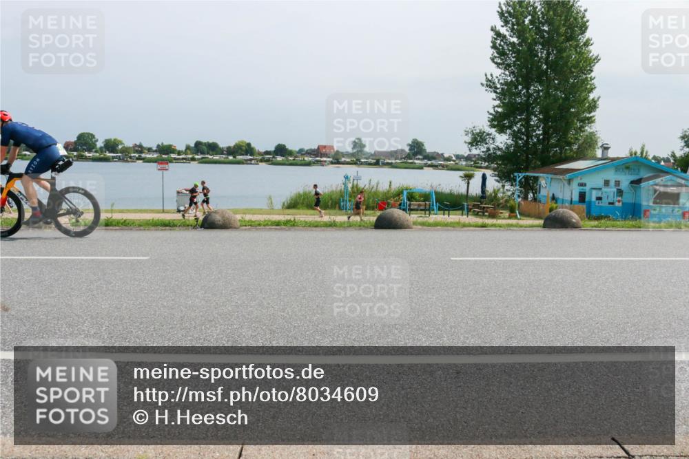21.06.2025 - 27. Vierlanden-Triathlon H.Heesch http://msf.ph/oto/8034609 15.06.2025 11:42:41 Radfahren 697, 862 meine-sportfotos.de