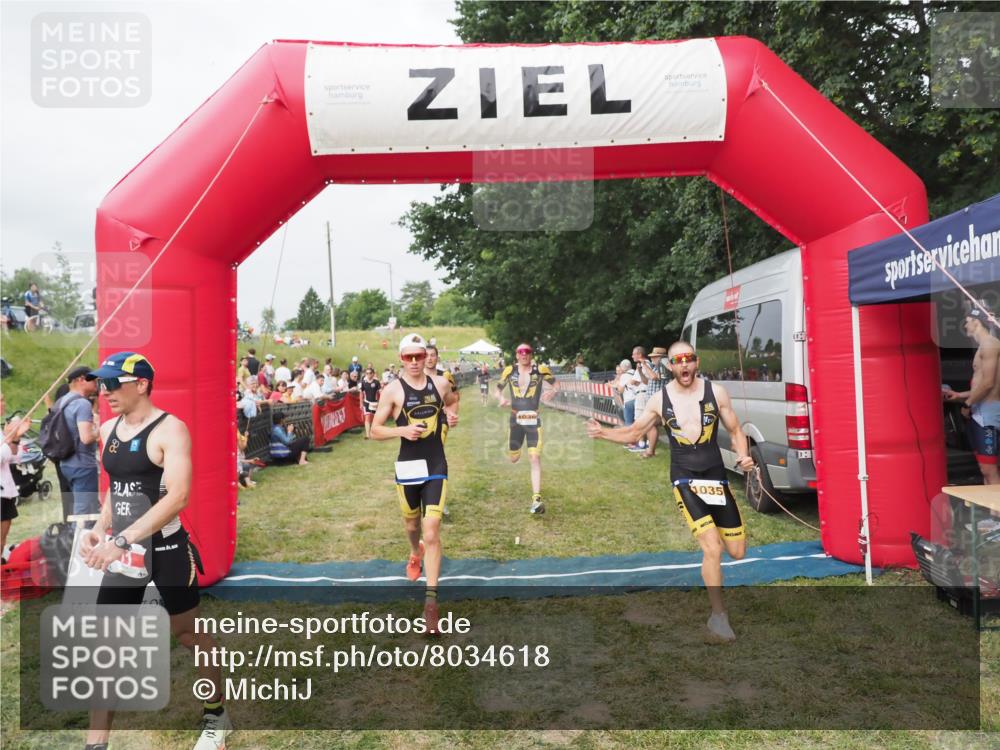 21.06.2025 - 27. Vierlanden-Triathlon MichiJ http://msf.ph/oto/8034618 15.06.2026 12:58:31 Ziel 3, 11, 1034, 1035, 1036, 1037 meine-sportfotos.de