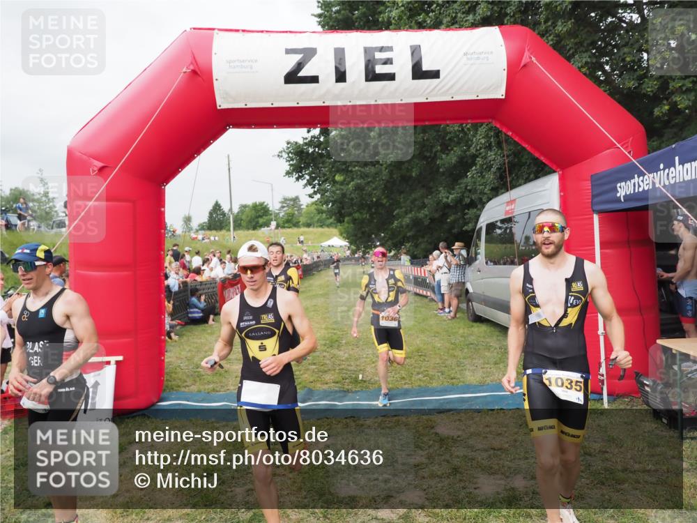 21.06.2025 - 27. Vierlanden-Triathlon MichiJ http://msf.ph/oto/8034636 15.06.2026 12:58:32 Ziel 3, 11, 1034, 1035, 1036, 1037 meine-sportfotos.de