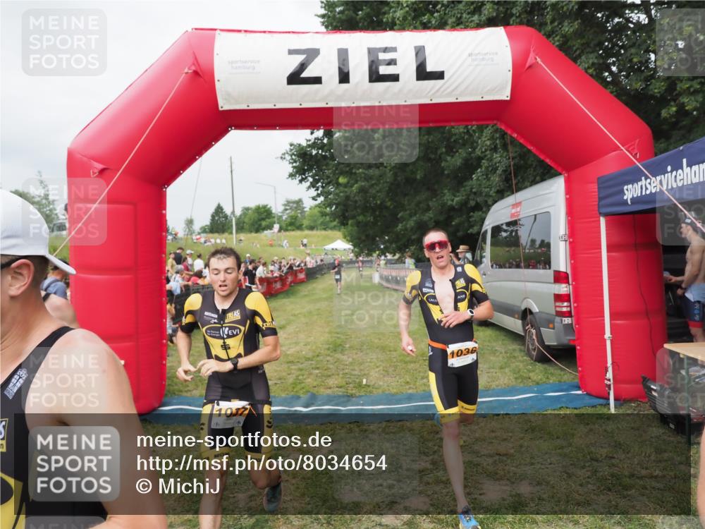 21.06.2025 - 27. Vierlanden-Triathlon MichiJ http://msf.ph/oto/8034654 15.06.2026 12:58:32 Ziel 3, 11, 1034, 1035, 1036, 1037 meine-sportfotos.de