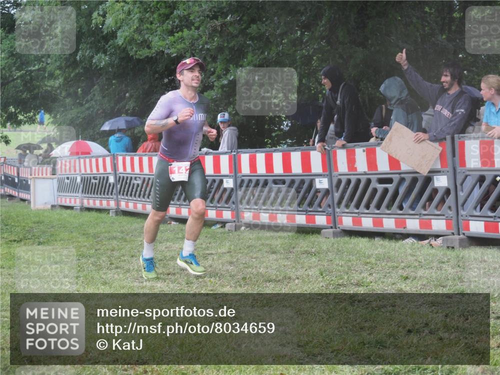 21.06.2025 - 27. Vierlanden-Triathlon KatJ http://msf.ph/oto/8034659 15.06.2025 13:49:24 Ziel 142, 1103, 1137, 1158 meine-sportfotos.de