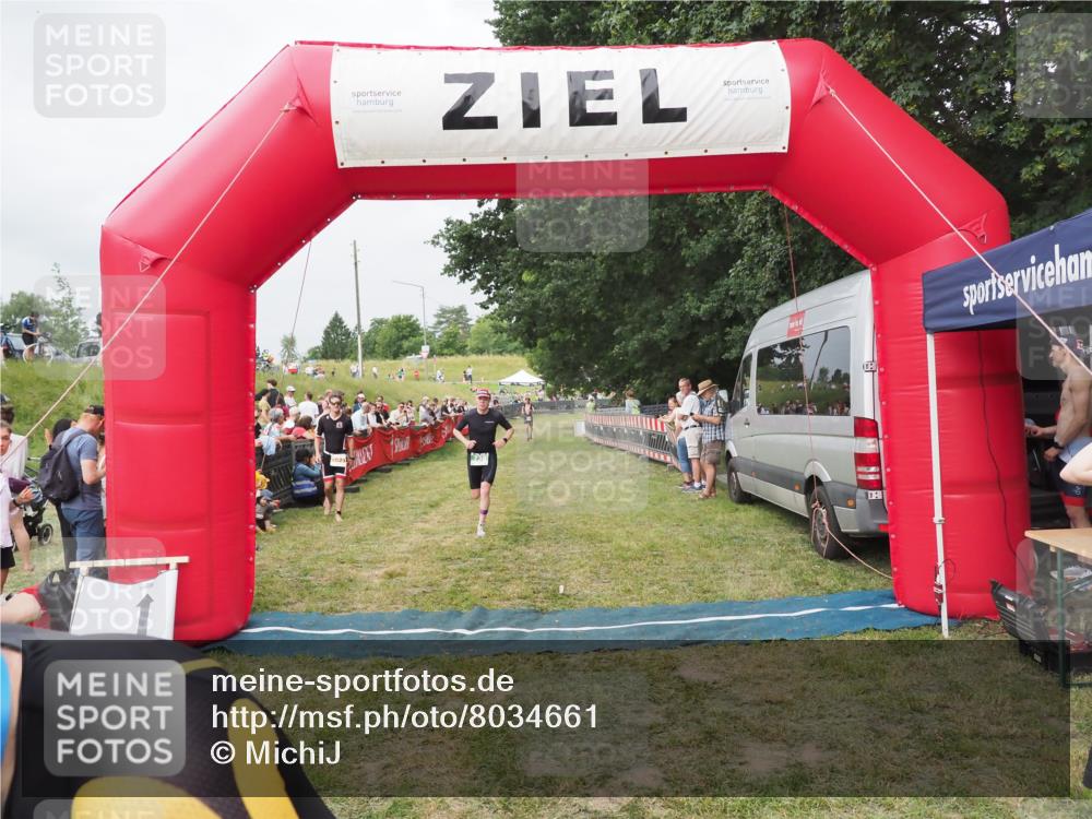 21.06.2025 - 27. Vierlanden-Triathlon MichiJ http://msf.ph/oto/8034661 15.06.2026 12:58:36 Ziel 11, 736, 1034, 1035, 1036, 1037 meine-sportfotos.de