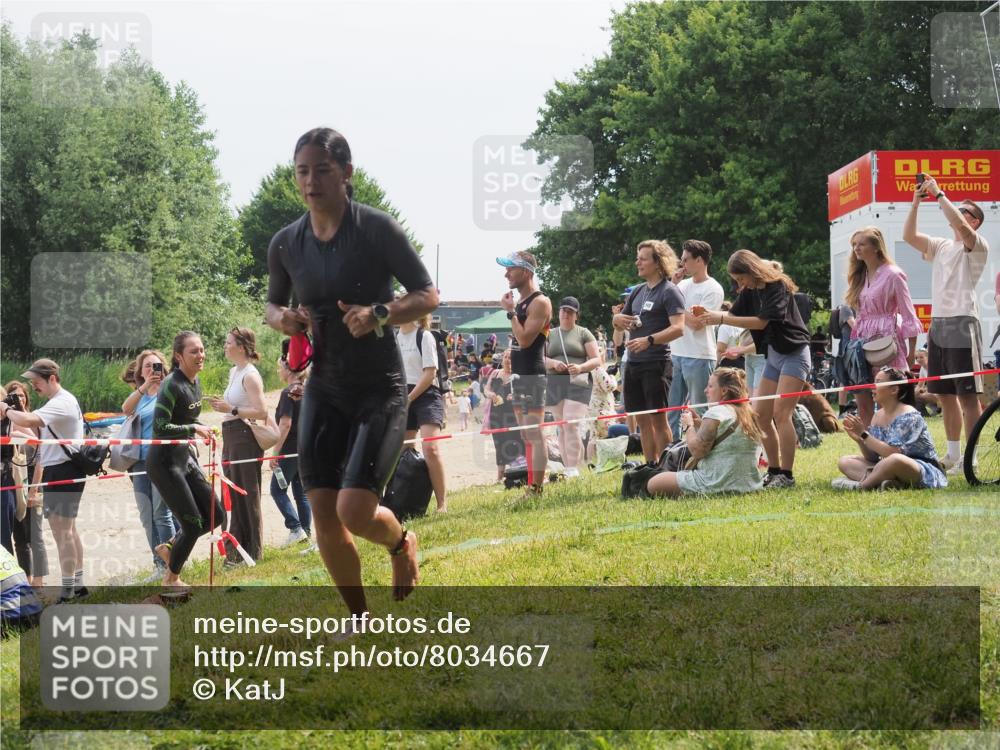 15.06.2025 - 27. Vierlanden-Triathlon KatJ http://msf.ph/oto/8034667 15.06.2025 11:18:52 Schwimmen 885, 916, 925, 939 meine-sportfotos.de