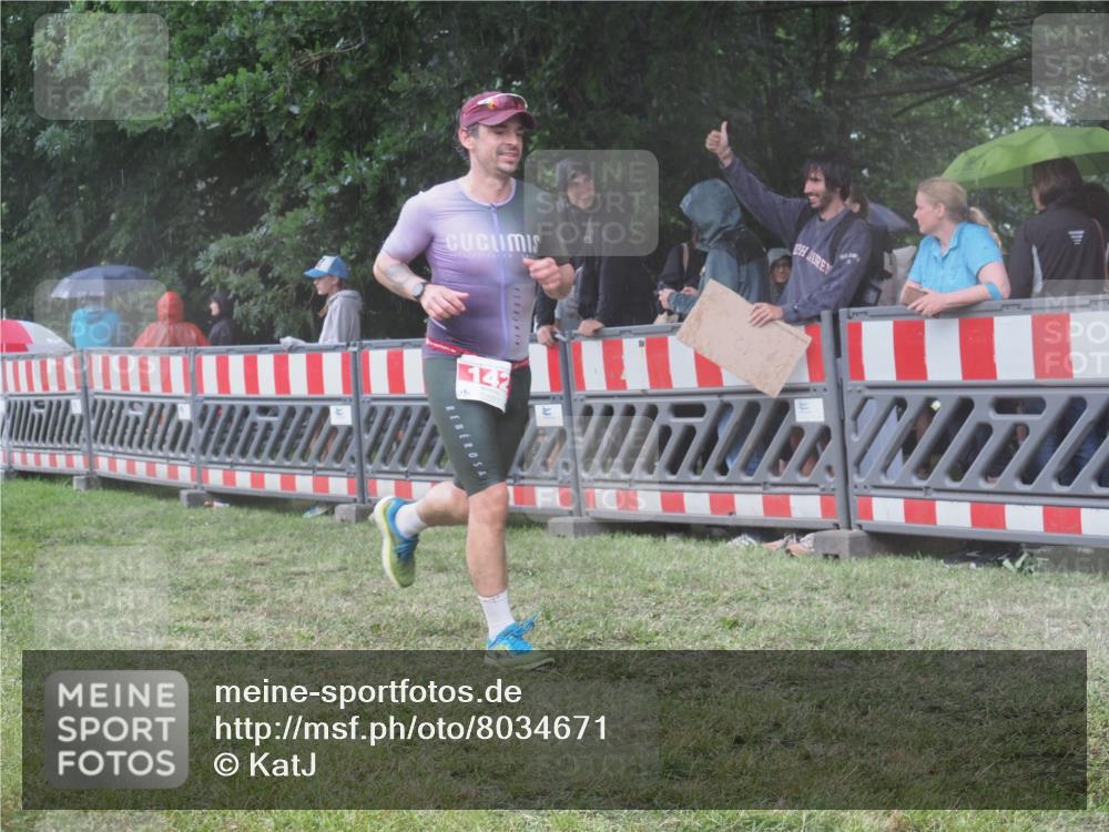21.06.2025 - 27. Vierlanden-Triathlon KatJ http://msf.ph/oto/8034671 15.06.2025 13:49:24 Ziel 142, 1103, 1137, 1158 meine-sportfotos.de