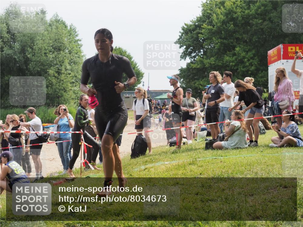 15.06.2025 - 27. Vierlanden-Triathlon KatJ http://msf.ph/oto/8034673 15.06.2025 11:18:52 Schwimmen 885, 916, 925, 939 meine-sportfotos.de
