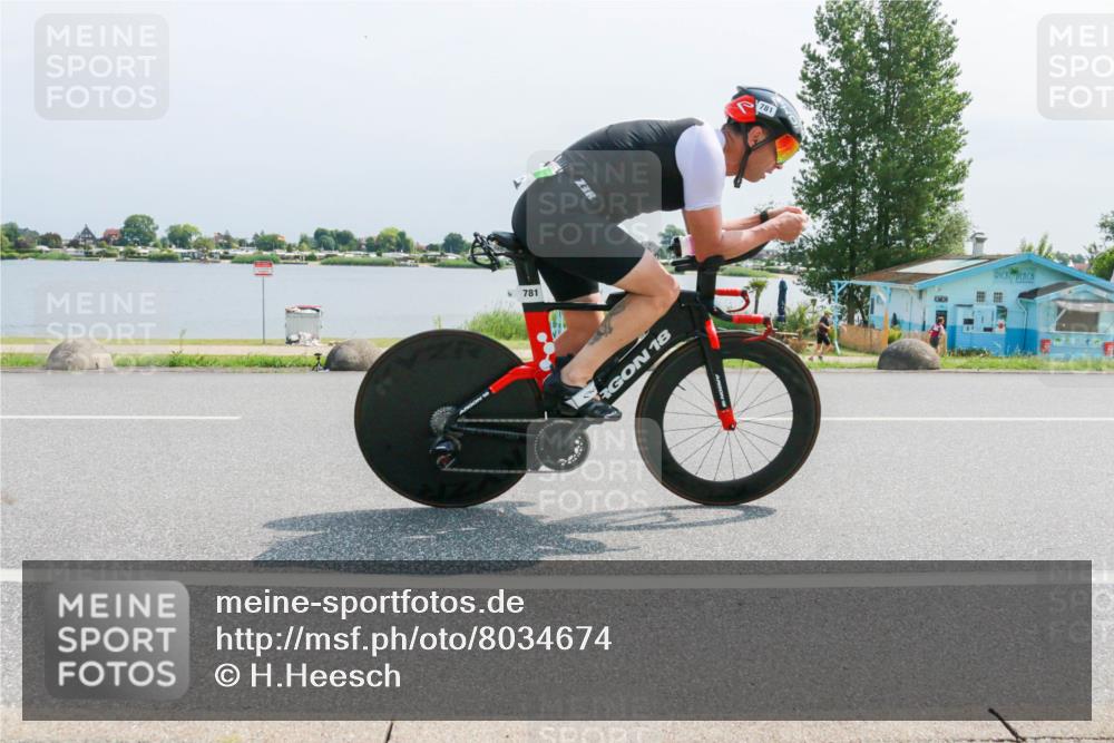 21.06.2025 - 27. Vierlanden-Triathlon H.Heesch http://msf.ph/oto/8034674 15.06.2025 11:42:47 Radfahren 697, 781, 862 meine-sportfotos.de