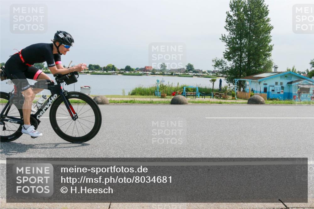 21.06.2025 - 27. Vierlanden-Triathlon H.Heesch http://msf.ph/oto/8034681 15.06.2025 11:42:54 Radfahren 217 meine-sportfotos.de