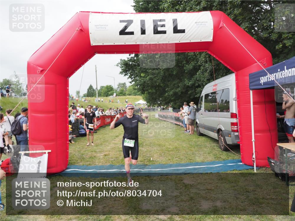 21.06.2025 - 27. Vierlanden-Triathlon MichiJ http://msf.ph/oto/8034704 15.06.2026 12:58:37 Ziel 736, 1034, 1035, 1036, 1037 meine-sportfotos.de