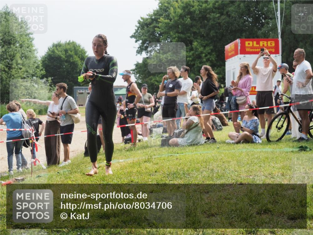 15.06.2025 - 27. Vierlanden-Triathlon KatJ http://msf.ph/oto/8034706 15.06.2025 11:18:54 Schwimmen 885, 916, 939 meine-sportfotos.de