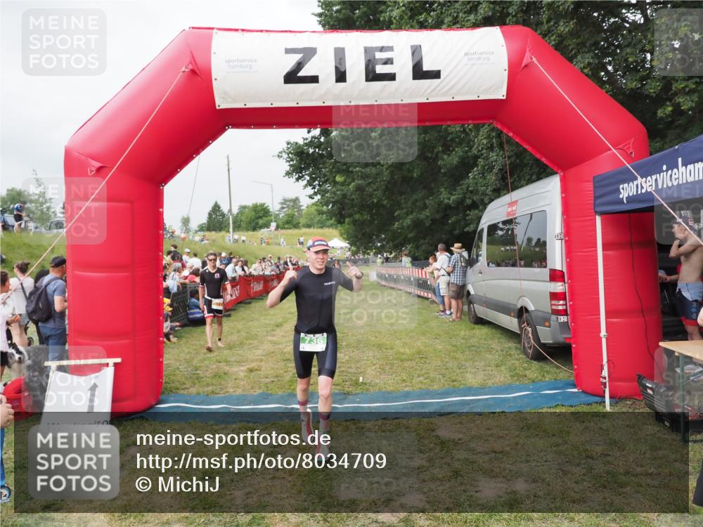 21.06.2025 - 27. Vierlanden-Triathlon MichiJ http://msf.ph/oto/8034709 15.06.2026 12:58:37 Ziel 736, 1034, 1035, 1036, 1037 meine-sportfotos.de