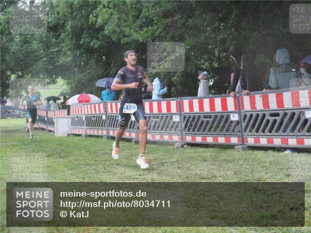 21.06.2025 - 27. Vierlanden-Triathlon KatJ http://msf.ph/oto/8034711 15.06.2025 13:49:31 Ziel 1103, 1137 meine-sportfotos.de