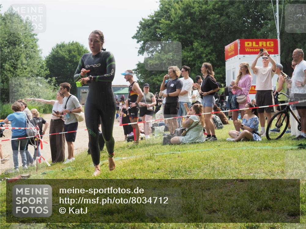 15.06.2025 - 27. Vierlanden-Triathlon KatJ http://msf.ph/oto/8034712 15.06.2025 11:18:54 Schwimmen 885, 916, 939 meine-sportfotos.de