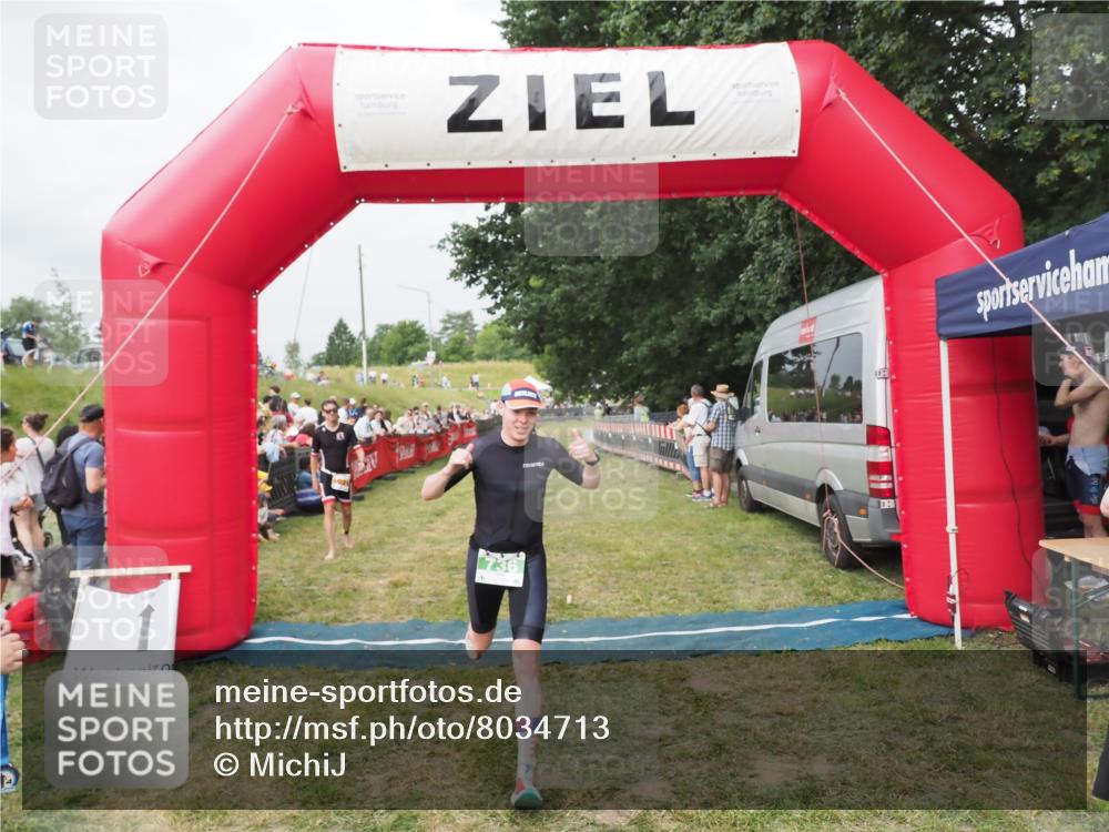 21.06.2025 - 27. Vierlanden-Triathlon MichiJ http://msf.ph/oto/8034713 15.06.2026 12:58:37 Ziel 736, 1034, 1035, 1036, 1037 meine-sportfotos.de