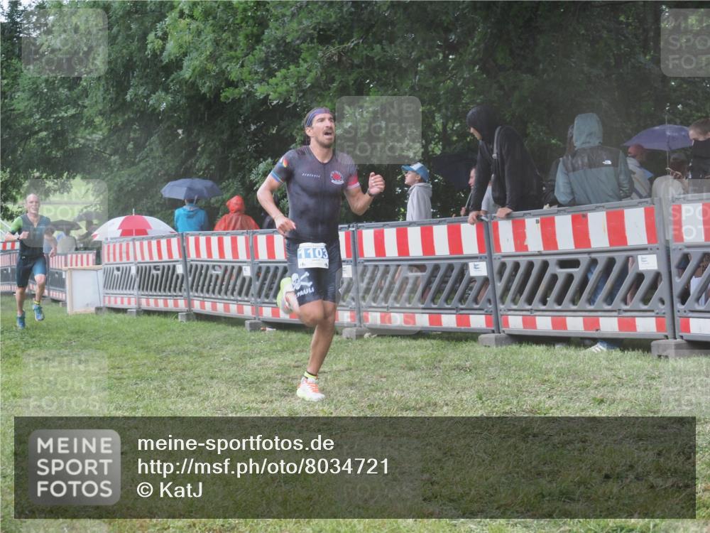 21.06.2025 - 27. Vierlanden-Triathlon KatJ http://msf.ph/oto/8034721 15.06.2025 13:49:31 Ziel 1103, 1137 meine-sportfotos.de