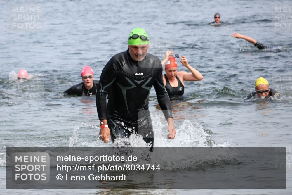 15.06.2025 - 27. Vierlanden-Triathlon Lena Gebhardt http://msf.ph/oto/8034744 15.06.2025 11:20:26 Schwimmen 838, 880, 890, 926, 969 meine-sportfotos.de