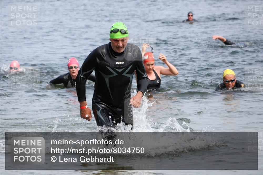 15.06.2025 - 27. Vierlanden-Triathlon Lena Gebhardt http://msf.ph/oto/8034750 15.06.2025 11:20:26 Schwimmen 838, 880, 890, 926, 969 meine-sportfotos.de