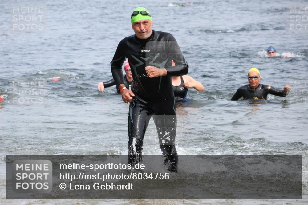 15.06.2025 - 27. Vierlanden-Triathlon Lena Gebhardt http://msf.ph/oto/8034756 15.06.2025 11:20:27 Schwimmen 838, 880, 890, 926, 969 meine-sportfotos.de