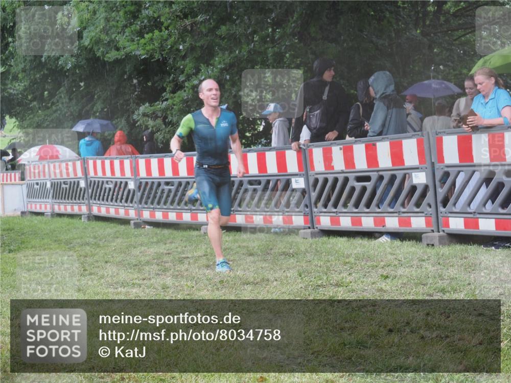 21.06.2025 - 27. Vierlanden-Triathlon KatJ http://msf.ph/oto/8034758 15.06.2025 13:49:33 Ziel 1103, 1137 meine-sportfotos.de