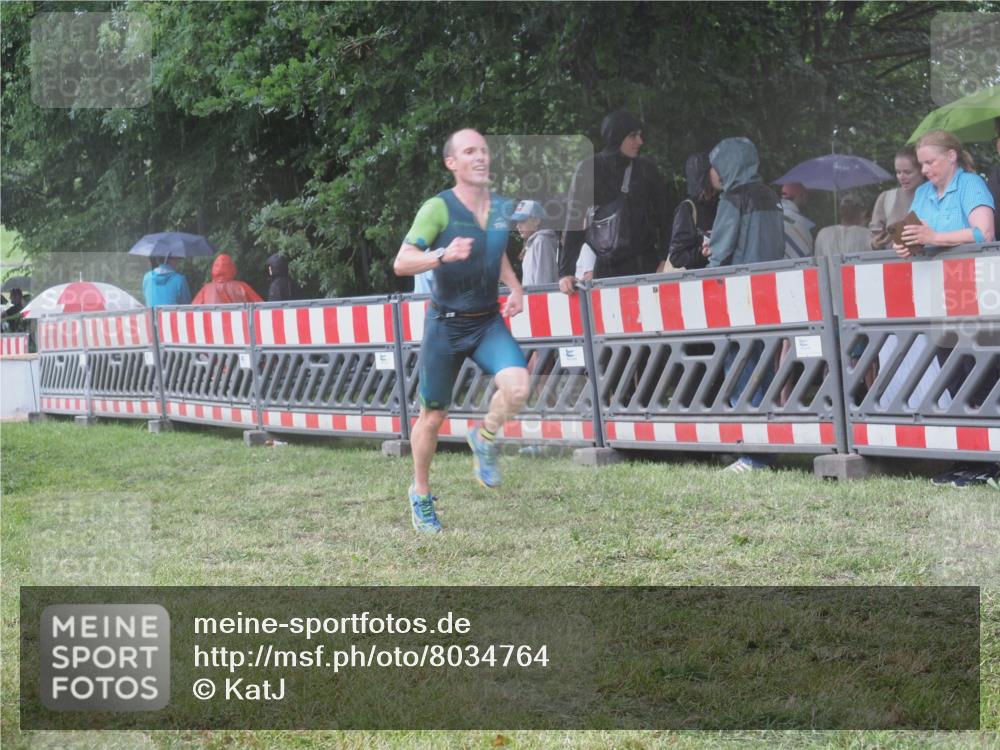 21.06.2025 - 27. Vierlanden-Triathlon KatJ http://msf.ph/oto/8034764 15.06.2025 13:49:33 Ziel 1103, 1137 meine-sportfotos.de