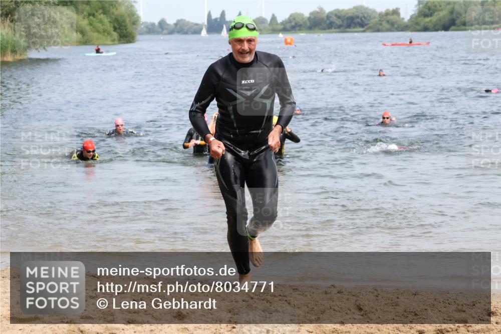 15.06.2025 - 27. Vierlanden-Triathlon Lena Gebhardt http://msf.ph/oto/8034771 15.06.2025 11:20:30 Schwimmen 838, 890, 926, 969, 1400 meine-sportfotos.de