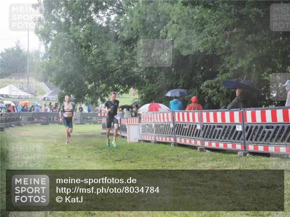 21.06.2025 - 27. Vierlanden-Triathlon KatJ http://msf.ph/oto/8034784 15.06.2025 13:49:48 Ziel 1138, 1146 meine-sportfotos.de