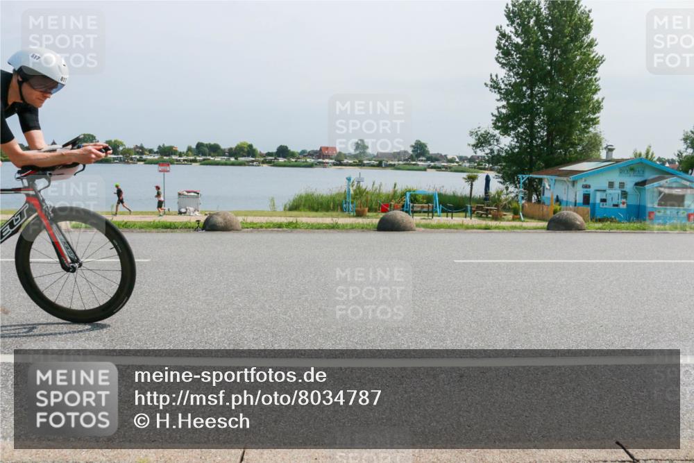 21.06.2025 - 27. Vierlanden-Triathlon H.Heesch http://msf.ph/oto/8034787 15.06.2025 11:43:05 Radfahren 688, 817 meine-sportfotos.de