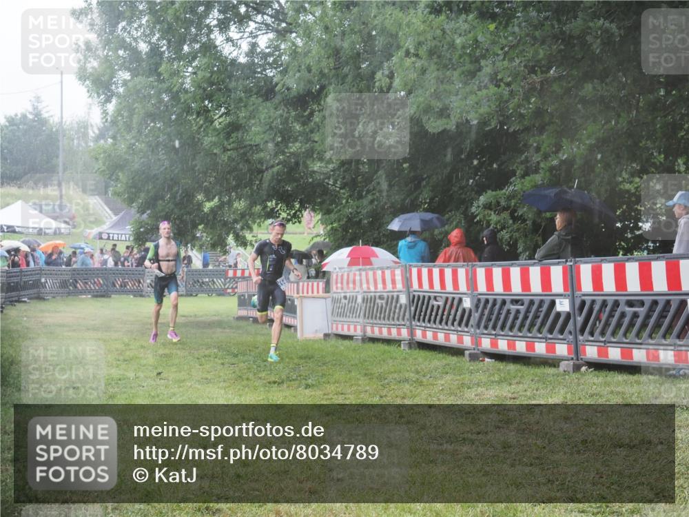 21.06.2025 - 27. Vierlanden-Triathlon KatJ http://msf.ph/oto/8034789 15.06.2025 13:49:48 Ziel 1138, 1146 meine-sportfotos.de