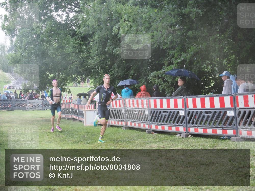 21.06.2025 - 27. Vierlanden-Triathlon KatJ http://msf.ph/oto/8034808 15.06.2025 13:49:48 Ziel 1138, 1146 meine-sportfotos.de