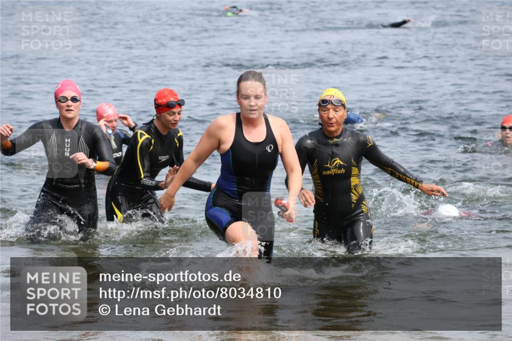 15.06.2025 - 27. Vierlanden-Triathlon Lena Gebhardt http://msf.ph/oto/8034810 15.06.2025 11:20:34 Schwimmen 838, 879, 924, 941, 969, 1400 meine-sportfotos.de