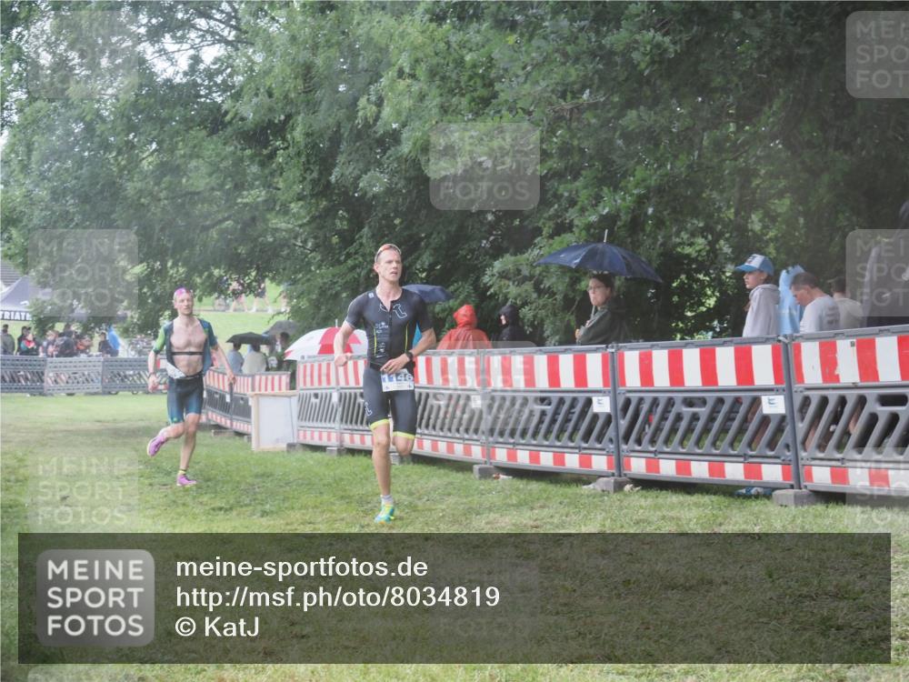 21.06.2025 - 27. Vierlanden-Triathlon KatJ http://msf.ph/oto/8034819 15.06.2025 13:49:49 Ziel 1138, 1146 meine-sportfotos.de