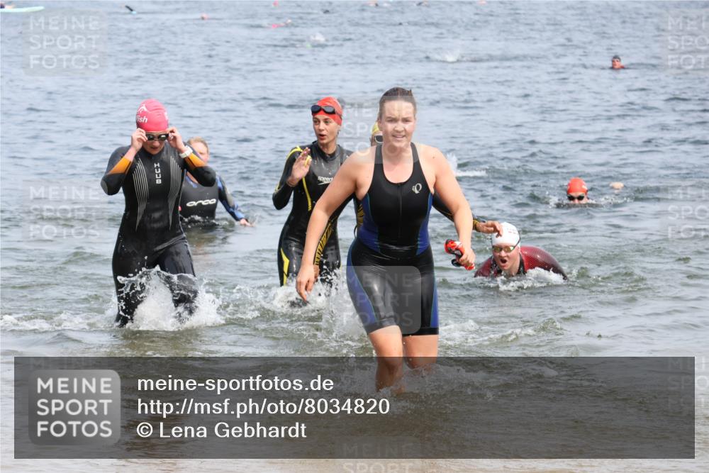 15.06.2025 - 27. Vierlanden-Triathlon Lena Gebhardt http://msf.ph/oto/8034820 15.06.2025 11:20:35 Schwimmen 838, 879, 924, 936, 941, 969, 1400 meine-sportfotos.de
