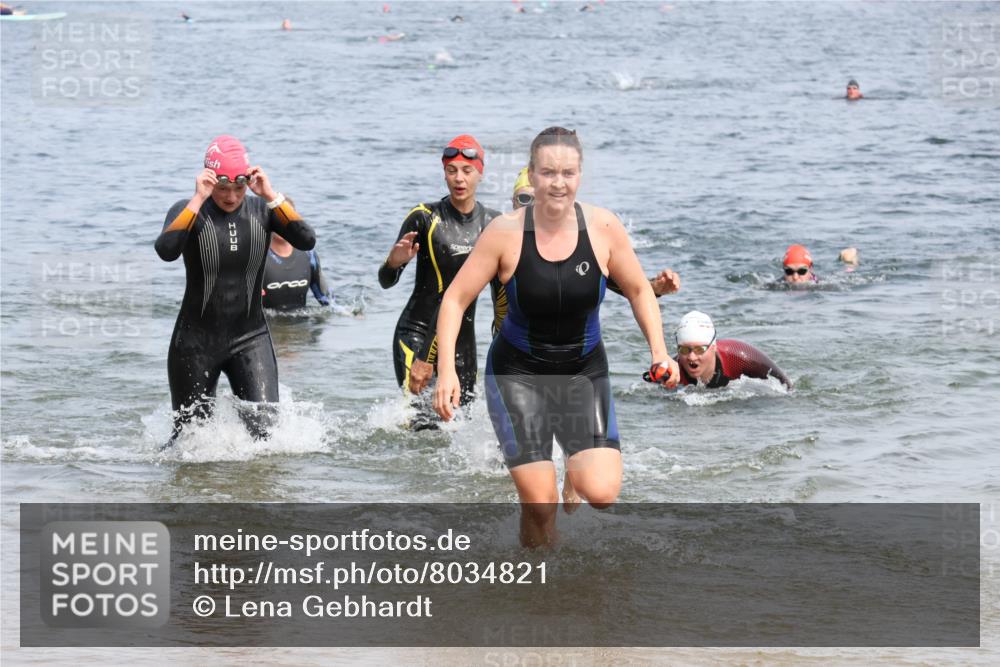 15.06.2025 - 27. Vierlanden-Triathlon Lena Gebhardt http://msf.ph/oto/8034821 15.06.2025 11:20:36 Schwimmen 838, 879, 924, 936, 941, 969, 1400 meine-sportfotos.de