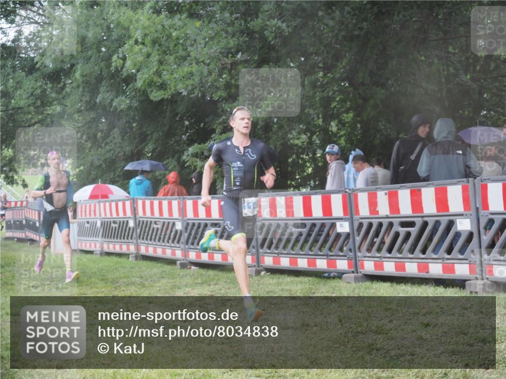 21.06.2025 - 27. Vierlanden-Triathlon KatJ http://msf.ph/oto/8034838 15.06.2025 13:49:49 Ziel 1138, 1146 meine-sportfotos.de