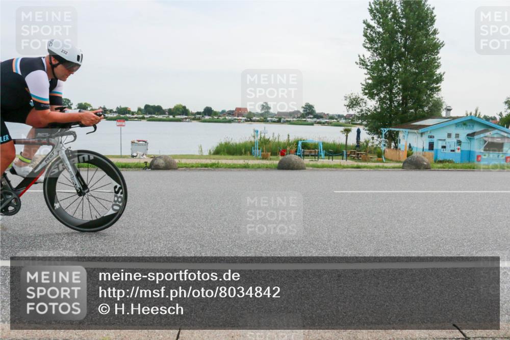 15.06.2025 - 27. Vierlanden-Triathlon H.Heesch http://msf.ph/oto/8034842 15.06.2025 10:43:43 Radfahren 232, 324, 389 meine-sportfotos.de