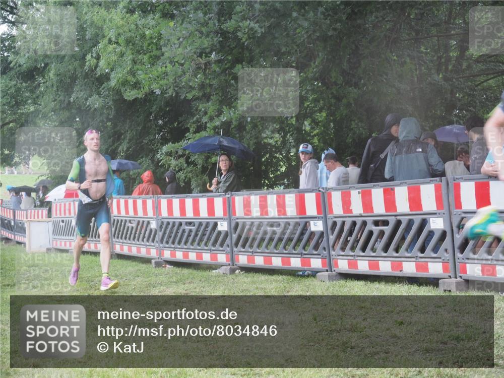 21.06.2025 - 27. Vierlanden-Triathlon KatJ http://msf.ph/oto/8034846 15.06.2025 13:49:50 Ziel 1138, 1146 meine-sportfotos.de