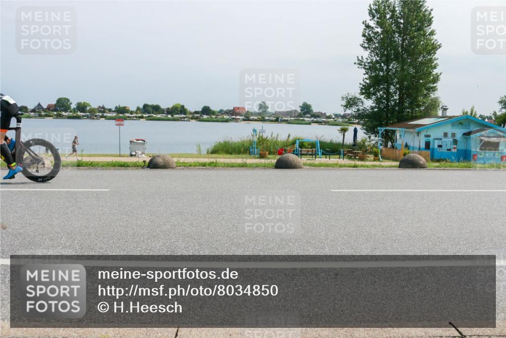 15.06.2025 - 27. Vierlanden-Triathlon H.Heesch http://msf.ph/oto/8034850 15.06.2025 11:43:08 Radfahren 688, 817, 853, 854 meine-sportfotos.de