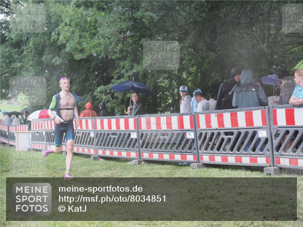 21.06.2025 - 27. Vierlanden-Triathlon KatJ http://msf.ph/oto/8034851 15.06.2025 13:49:50 Ziel 1138, 1146 meine-sportfotos.de