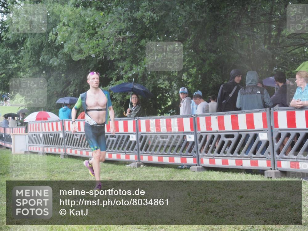 21.06.2025 - 27. Vierlanden-Triathlon KatJ http://msf.ph/oto/8034861 15.06.2025 13:49:50 Ziel 1138, 1146 meine-sportfotos.de