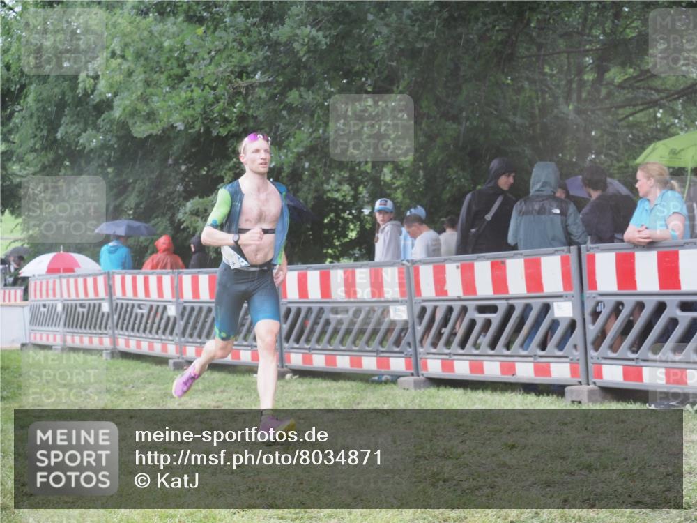 21.06.2025 - 27. Vierlanden-Triathlon KatJ http://msf.ph/oto/8034871 15.06.2025 13:49:51 Ziel 1138 meine-sportfotos.de